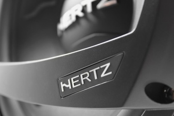 МОЩНЫЙ МОНОБЛОЧНЫЙ УСИЛИТЕЛЬ HERTZ BASS BOX 1000 Вт, КАБЕЛИ ДЛЯ УСИЛИТЕЛЯ