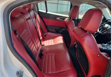 Alfa Romeo Giulia II Sedan 2.0 TBi 280KM 2017 Alfa Romeo Giulia Auta z USA - Zapytaj o wiecej ofert 2.0 Benzyna 280KM, zdjęcie 13