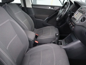 Volkswagen Tiguan I SUV Facelifting 2.0 TDI CR DPF BlueMotion 110KM 2015 VW Tiguan 2.0 TDI, Klima, Tempomat, Parktronic, zdjęcie 8