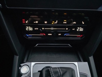Volkswagen Arteon Fastback Facelifting 2.0 TSI 190KM 2023 Volkswagen Arteon 2.0TSI 190KM R-Line DSG FV23 DCC skory Nappa Hak Pakiety, zdjęcie 26