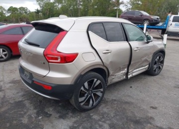 Volvo XC40 Crossover Facelifting 2.0 B5 250KM 2023 Volvo XC 40 2023r., B5 Plus Bright Theme, 2L, od ubezpieczalni 2.0 Benzyna, zdjęcie 3