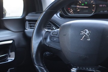 Peugeot 208 I Hatchback 5d Facelifting 1.2 PureTech 82KM 2015 Peugeot 208 1.2 PureTech, Salon Polska, Klima, zdjęcie 15