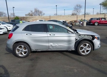 Mercedes GLA I Off-Roader Facelifting 2.0 250 211KM 2018 Mercedes-Benz GLA 2018r., Gla 250, 2L, od ubezpieczalni 2.0 Benzyna 211KM, zdjęcie 9