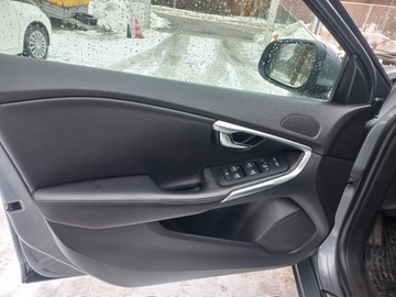 Volvo V40 II Hatchback Facelifting 2.0 D3 150KM 2018 Volvo V40 2.0 d3150 KM, zdjęcie 12