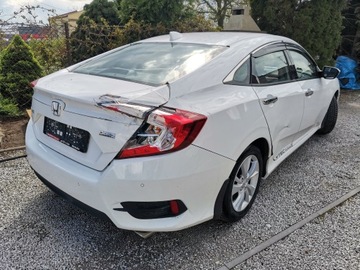 Honda Civic X Sedan 4d 1.5 VTEC Turbo 182KM 2018 HONDA CIVIC X 1.5 BENZYNA 182 KM NISKI PRZEBIEG FULL SERWIS ASO BOGATE WYPO, zdjęcie 3