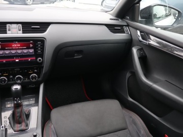 Skoda Octavia III RS Facelifting 2.0 TDI 184KM 2018 Skoda Octavia RS 2.0 TDI 4x4 DSG, Salon Polska, zdjęcie 7