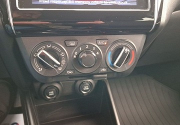 Suzuki Swift VI Hatchback Facelifting 1.2 DualJet SHVS 83KM 2020 Suzuki Swift 1.2 Dualjet SHVS Premium Plus 1.2 Benzyna 83KM, zdjęcie 21