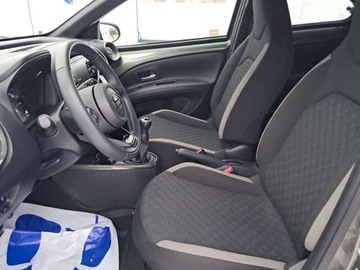 Toyota Aygo X 1.1 VVT-i 72KM 2022 Toyota Aygo X 1.0 VVTi Style Benzyna 72KM, zdjęcie 14
