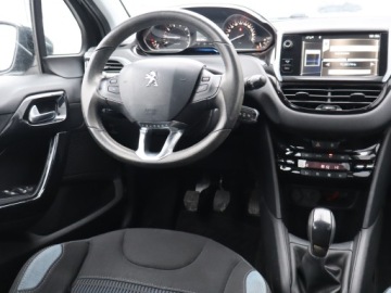 Peugeot 208 I Hatchback 3d 1.2 VTI 82KM 2014 Peugeot 208 1.2 PureTech, Navi, Klima, zdjęcie 6