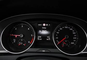 Volkswagen Passat B8 Variant Facelifting 2.0 TDI SCR 200KM 2023 Volkswagen Passat Variant 2.0 TDI 200KM DSG Business Fotele Podgrzewane Te, zdjęcie 18