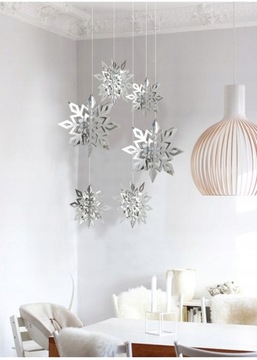 12 штук новогодних объемных снежинок.