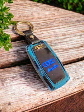 AUDI GLOW ЗАЖИГАЛКА ЭЛЕГАНТНЫЙ БРЕЛОК ДЛЯ БРЕЛКА СО СВЕТОДИОДНОЙ СВЕТОДИОДНОЙ ЛОГОТИПОМ, ЧЕХОЛ С БАНТОМ