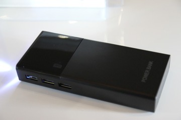 Мощный черный аккумулятор Powerbank 50000 мАч, 3xUSB, ЖК-фонарик