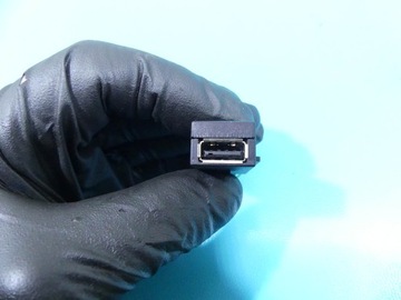 HNÍZDO USB SKODA OCTAVIA III 5Q0035726E