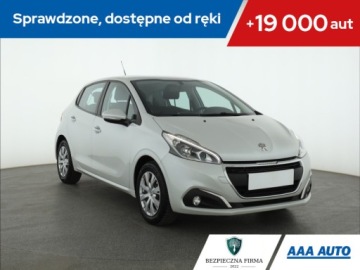 Peugeot 208 I Hatchback 5d Facelifting 1.2 PureTech 82KM 2018 Peugeot 208 1.2 PureTech, Salon Polska