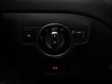 Mercedes CLA C117 Shooting Brake 1.6 180 122KM 2015 Mercedes CLA 180 półskóra navi klima grzane, zdjęcie 28