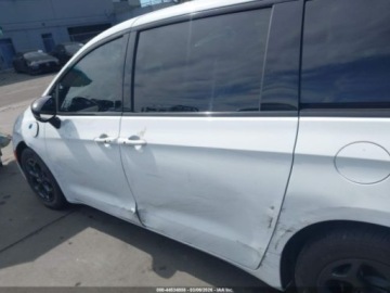 Chrysler Pacifica II 2023 Chrysler Pacifica Hybrid Limited 2023 3.6 Hybryda 287KM, zdjęcie 2