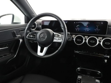Mercedes Klasa A W177/V177 Hatchback 1.5 180d 116KM 2019 Mercedes A 180 180d Automat Navi Tempomat Grzane, zdjęcie 15