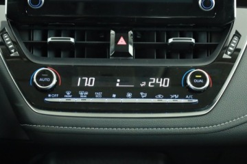 Toyota Corolla XII Sedan 1.5 VVT-i 125KM 2022 Toyota Corolla 1.5 VVT-i, Salon Polska, zdjęcie 9