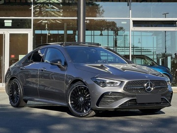 Mercedes CLA C118/X118 Coupe Facelifting 1.3 200 163KM 2025 MERCEDES-BENZ CLA 200 AMG Line Sedan 1.3 (163KM) 2025, zdjęcie 1