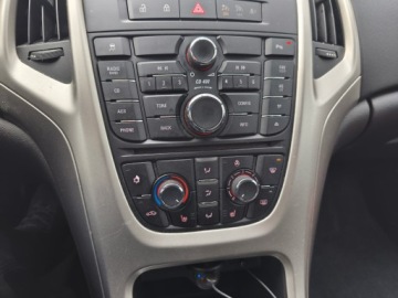 Opel Astra J Hatchback 5d 1.4 Turbo ECOTEC 140KM 2011 OPEL ASTRA J 1,4 140KM Stan BDB, zdjęcie 12