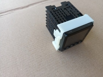 Regulator temperatury Omron e5cc-rx3d5m-000