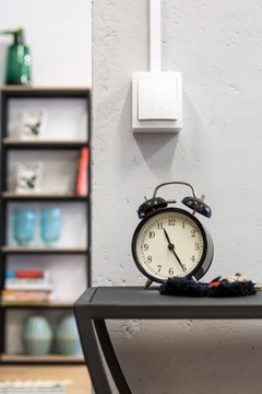 SIMON AQUACLICK Łącznik natynkowy podwójny dwubiegunowy LED IP44 10A szary