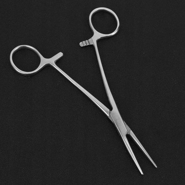 Хирургические прямые кровоостанавливающие щипцы длиной 16 см.