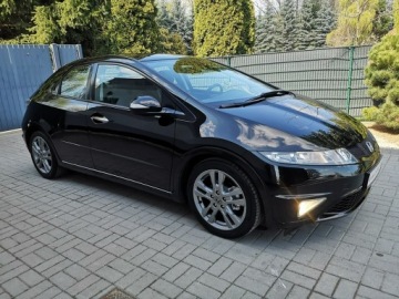 Honda Civic VIII Hatchback 3d 1.8 i-VTEC 140KM 2010 Honda Civic 1.8 I-VTEC 140KM Klimatronic Tempomat, zdjęcie 3