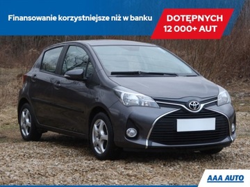 Toyota Yaris III Hatchback 5d Facelifting 1.33 Dual VVT-i 99KM 2014 Toyota Yaris 1.33 Dual VVT-i, Salon Polska