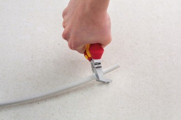 ИЗОЛИРОВАННЫЕ МОНТАЖНЫЕ ЩИПЦЫ VDE 170MM WIHA