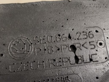SKODA OCTAVIA 3 wytłumienie błotnika przód 5E0864236