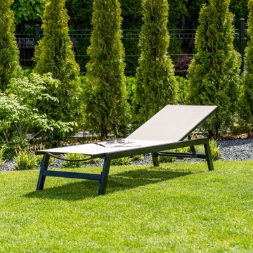 Бежевый, удобный, раздвижной садовый шезлонг для террасы, 60 см.