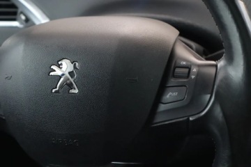 Peugeot 2008 I SUV Facelifting 1.2 PureTech 110KM 2019 Peugeot 2008 1.2 PureTech, Salon Polska, zdjęcie 15