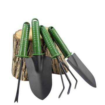 Набор садово-огородных инструментов: лопата, грабли, когти, перчатки.