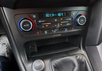 Ford Focus III Sedan Facelifting 1.0 EcoBoost 125KM 2017 Ford Focus 1.0benz 125KM 6b Led Tempomat Grz.Szybafotele PDC Salon Polska, zdjęcie 27