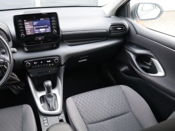 Toyota Yaris IV Hatchback 1.5 Hybrid Dynamic Force 116KM 2022 Toyota Yaris 1.5 VVT-i Hybrid, Salon Polska, zdjęcie 7