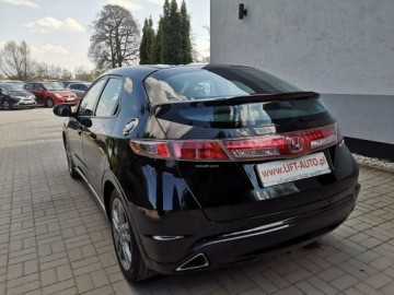 Honda Civic VIII Hatchback 3d 1.8 i-VTEC 140KM 2010 Honda Civic 1.8 I-VTEC 140KM Klimatronic Tempomat, zdjęcie 7
