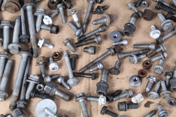 AUDI A3 СЕДАН 8V ПОДВЕСНЫЕ БОЛТЫ ОКОЛО 11 КГ 16R