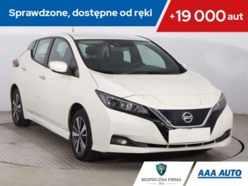 Nissan Leaf II Hatchback Elektryczny 40kWh 150KM 2021 Nissan Leaf 40 kWh, SoH 50%, Salon Polska