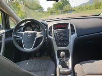 Opel Astra J Hatchback 5d 1.4 Twinport ECOTEC 100KM 2010 Opel Astra Opel Astra 2010 1.4 benzyna 1.4 Benzyna 101KM, zdjęcie 8