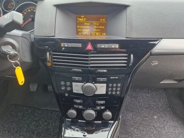 Opel Astra J Hatchback 5d 1.6 Twinport ECOTEC 115KM 2009 Opel Astra GTC 1.6B 220tys z Niemiec bezwypadkowa gwarancja zarejestrowana, zdjęcie 21