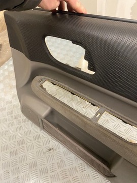 Boczek drzwi prawy przód Subaru Forester II SG 94235SA000