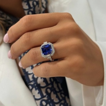 Artystyczny pierścionek z tanzanitem i diamentami z kolekcji "BlueLegacy"