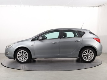 Opel Astra J Hatchback 5d 1.4 Twinport ECOTEC 100KM 2011 Opel Astra 1.4 16V, Klima, Parktronic,ALU, zdjęcie 2