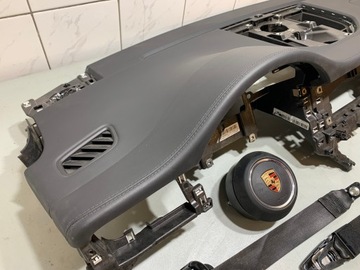 KONZOLA DESKA ORIGINÁLNÍ PORSCHE MACAN 95B ČERNÁ KOMPLET