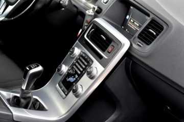 Volvo V60 I Kombi Facelifting 2.0 D2 DRIVE-E 120KM 2017 Volvo V60 LiFT Biała Perła 2,0 Diesel Ledy Navi, zdjęcie 16