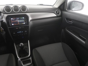 Suzuki Vitara III SUV Facelifting 1.0 BoosterJet 111KM 2019 Suzuki Vitara 1.0 BoosterJet, Salon Polska, zdjęcie 7