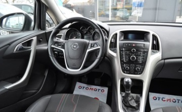 Opel Astra J Hatchback 5d 1.4 Turbo ECOTEC 140KM 2012 Opel Astra 1.4 Benzyna Tempomat Cz. parkowania Klimatyzacja 1.4 Benzyna, zdjęcie 19