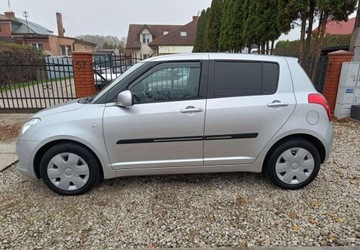 Suzuki Swift IV Hatchback 5d 1.3 92KM 2010 Suzuki Swift Suzuki Swift 2010 1.3 16V Klima Bezwypadkowy 1.3 Benzyna 92KM, zdjęcie 3